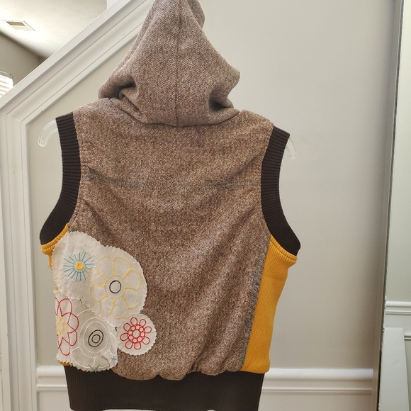 SCRAPBOOK ORIGINALS VEST - Picture 2 of 8